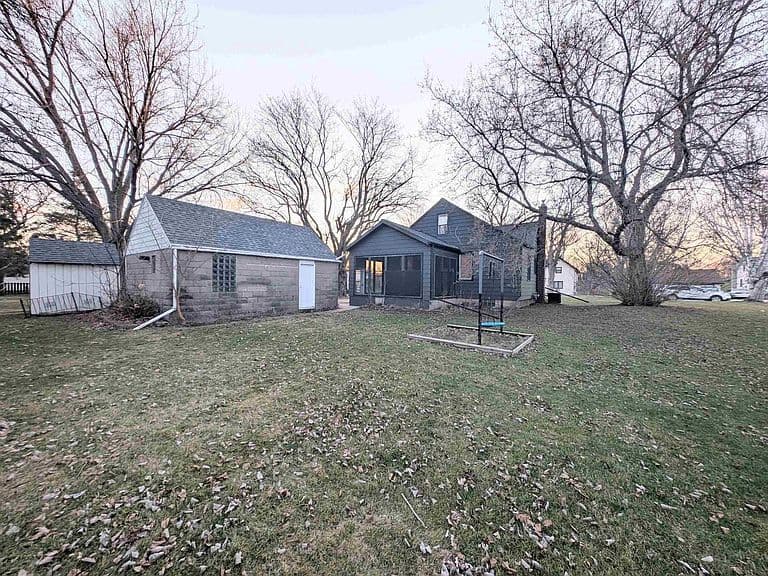 Listing photo 3