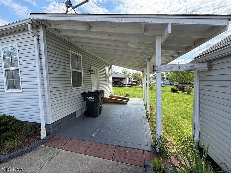 Listing photo 3