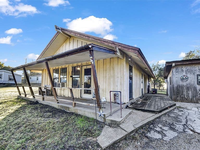 Listing photo 5