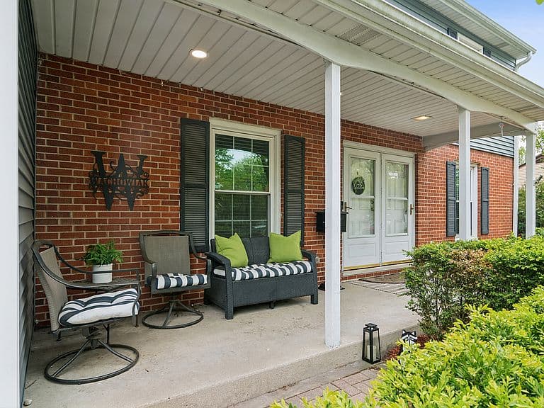 Listing photo 2