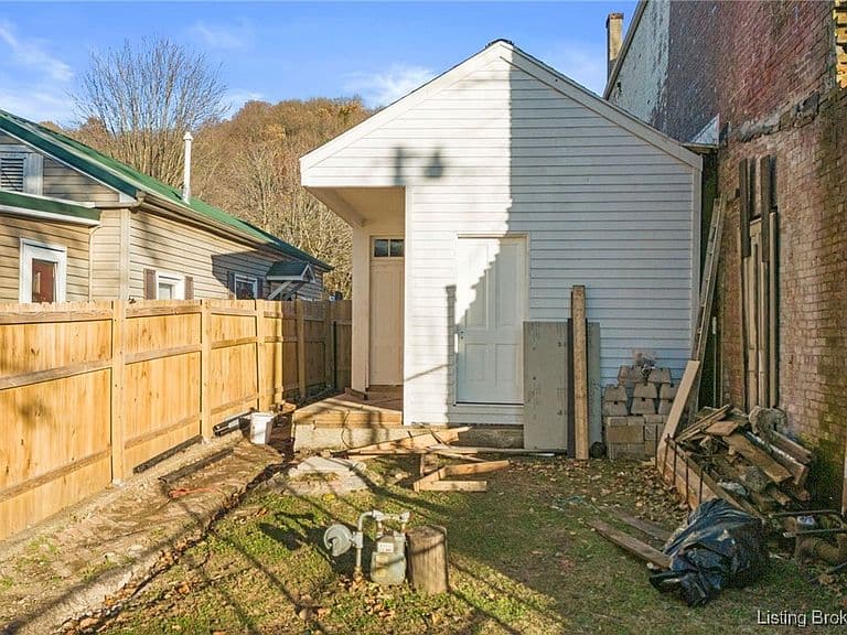 Listing photo 5