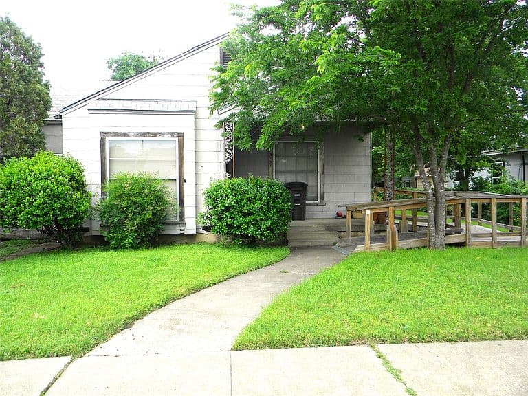 Listing photo 2