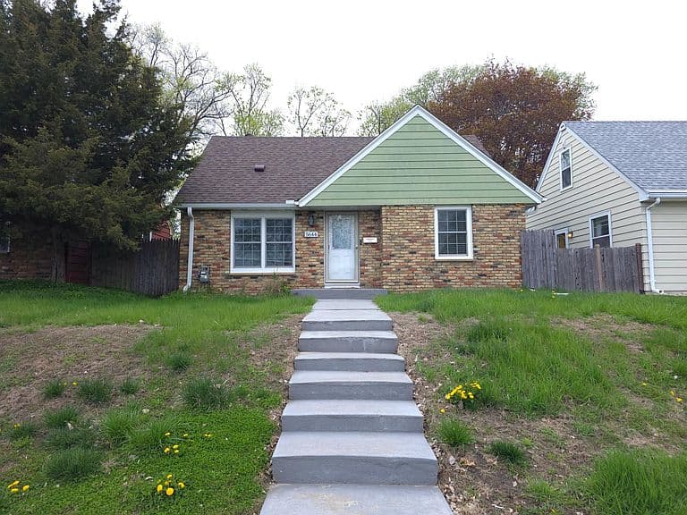 Listing photo 2