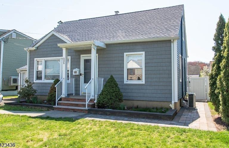 Listing photo 2