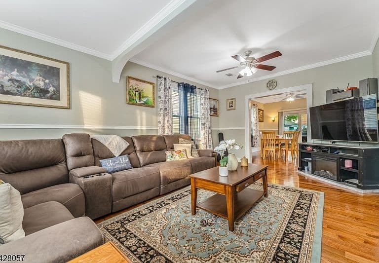 Listing photo 5