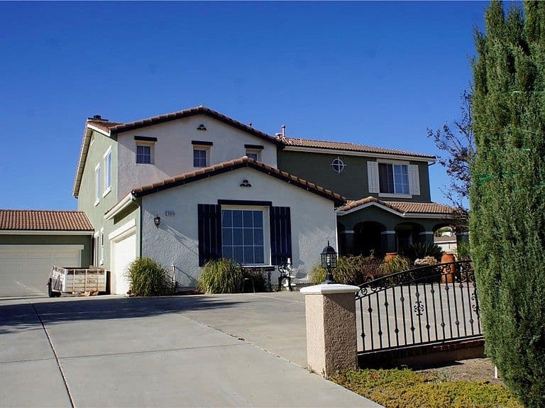 Listing photo 2