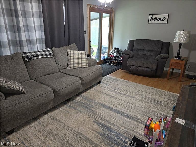 Listing photo 5