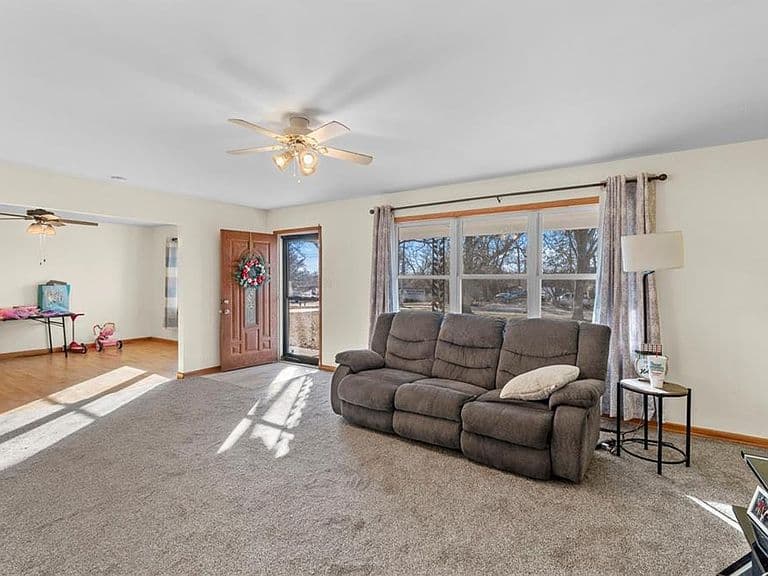 Listing photo 4