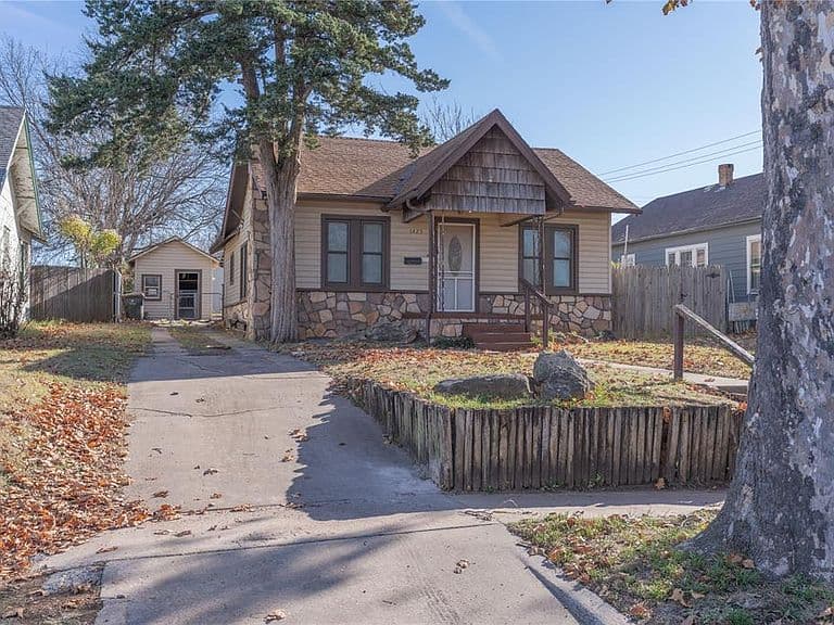 Listing photo 3