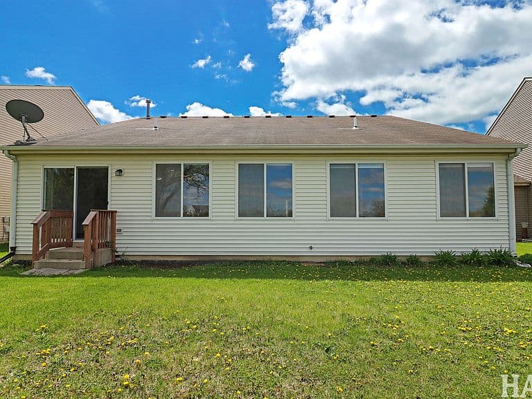Listing photo 2