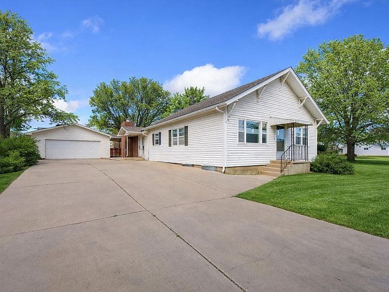 Listing photo 2
