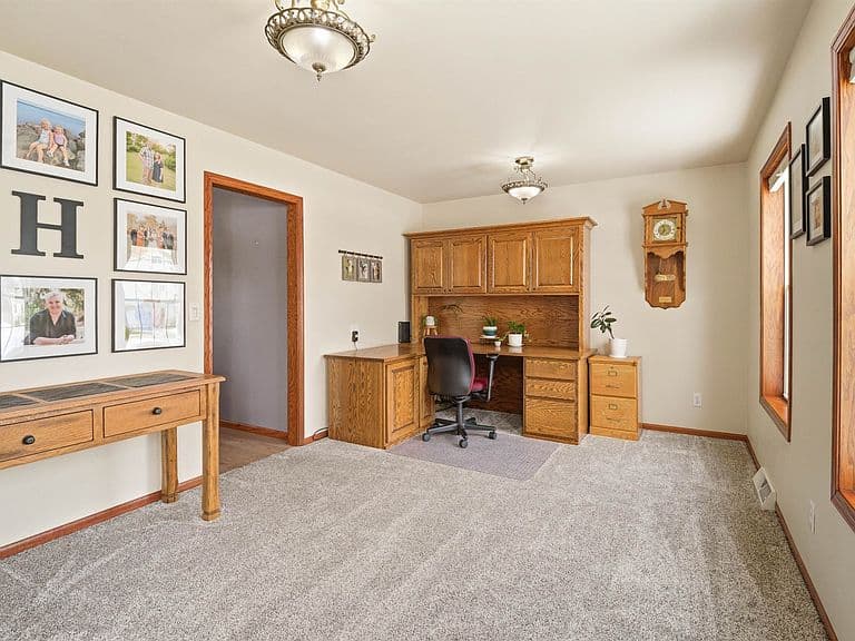 Listing photo 5