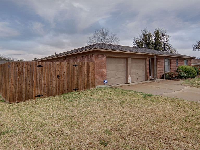 Listing photo 3