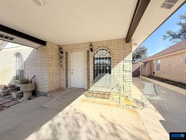 Listing photo 3