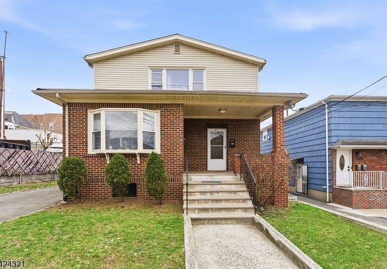 Listing photo 2