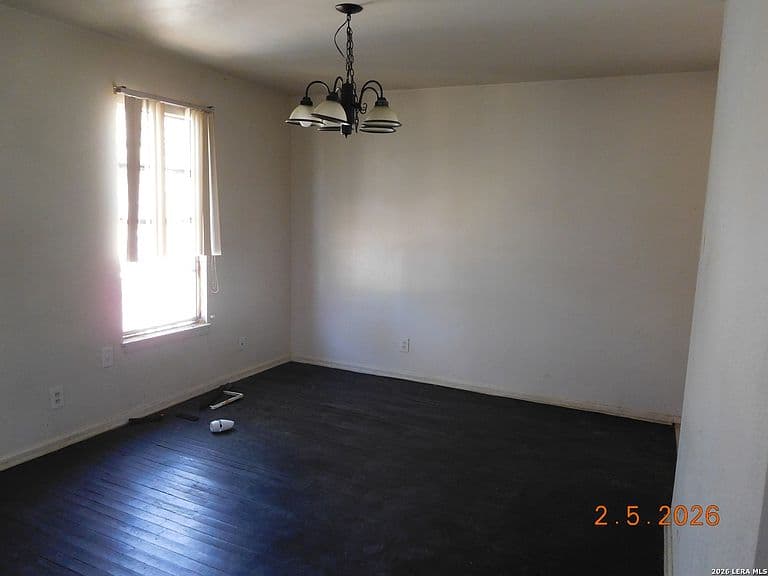Listing photo 5