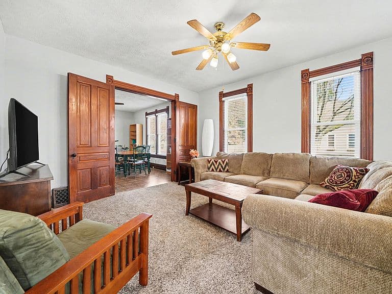 Listing photo 5