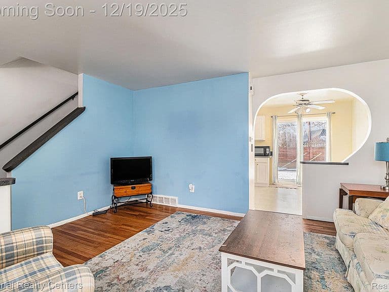Listing photo 5
