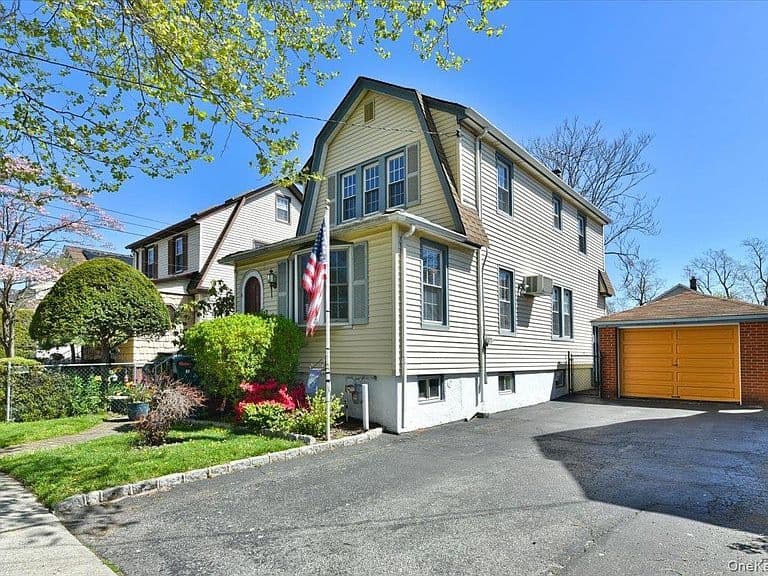 Listing photo 3