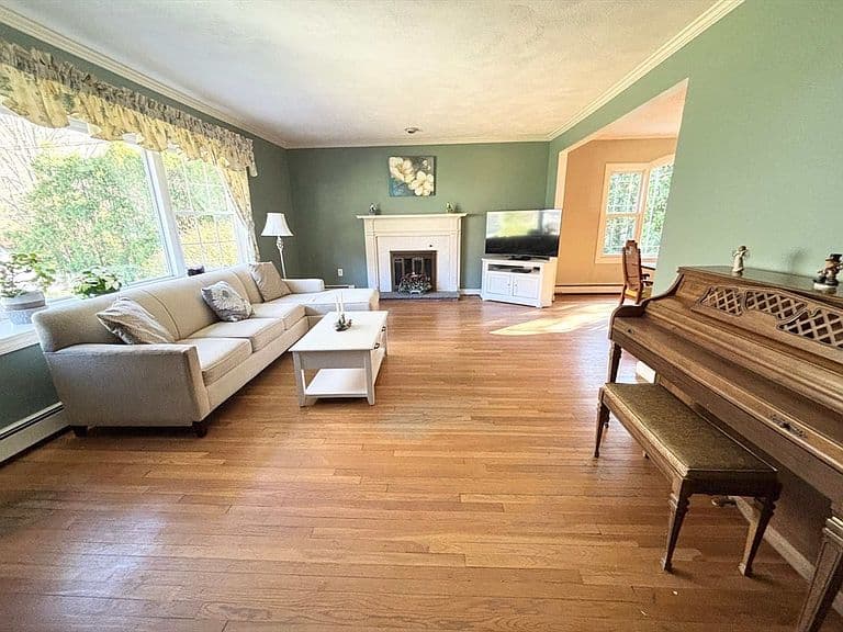 Listing photo 2