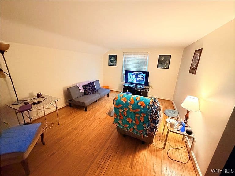 Listing photo 3