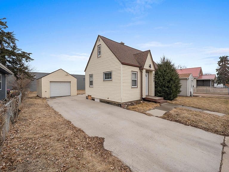 Listing photo 2