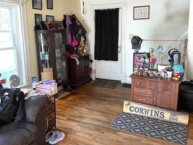 Listing photo 2