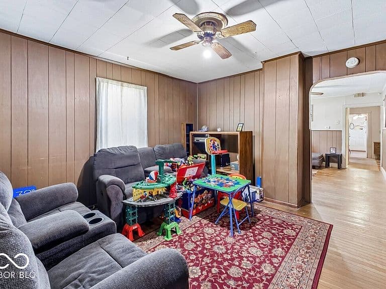 Listing photo 3