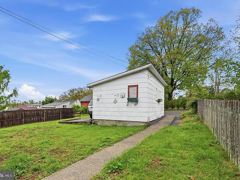 Listing photo 4