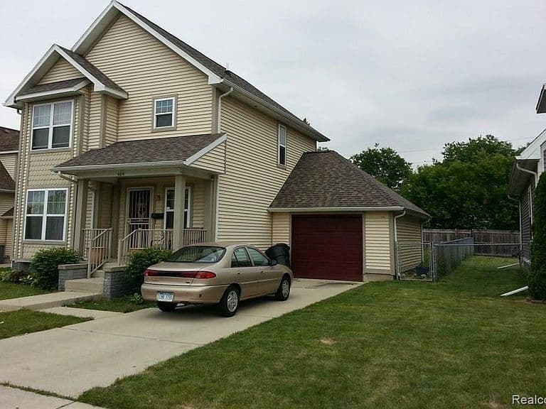 Listing photo 2