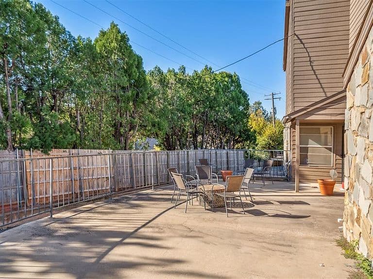 Listing photo 4