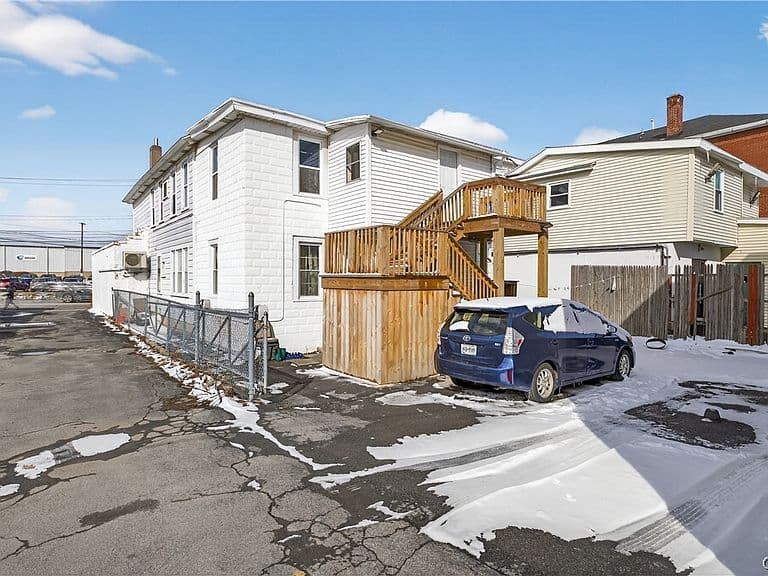 Listing photo 3