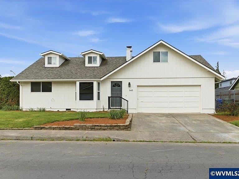 Listing photo 2