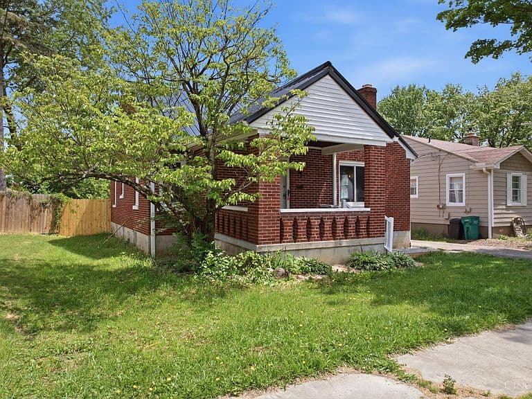 Listing photo 3