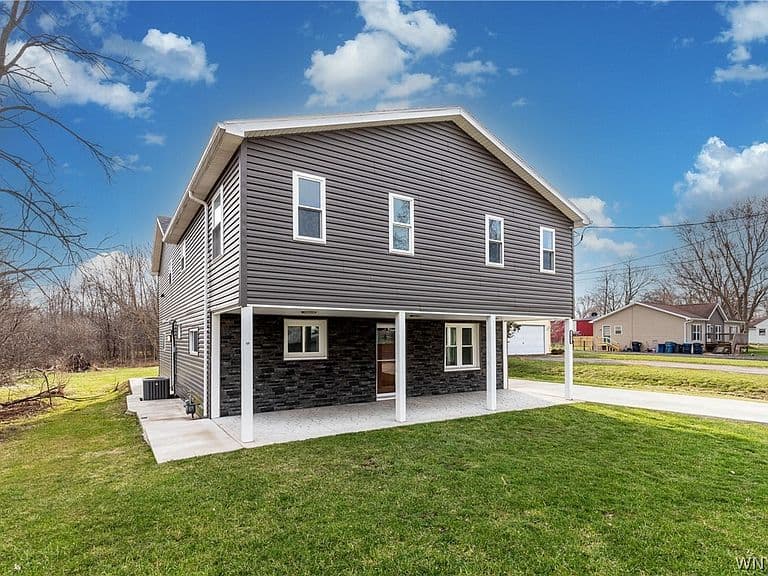 Listing photo 2