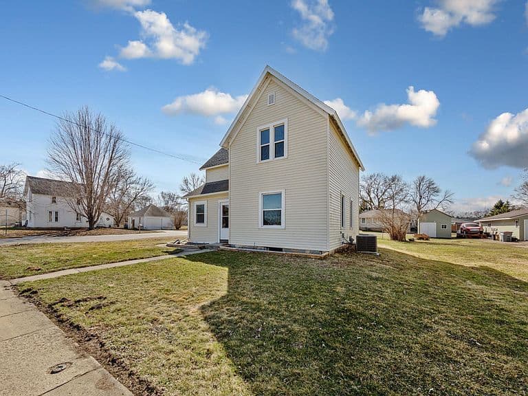 Listing photo 4
