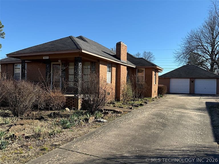 Listing photo 2