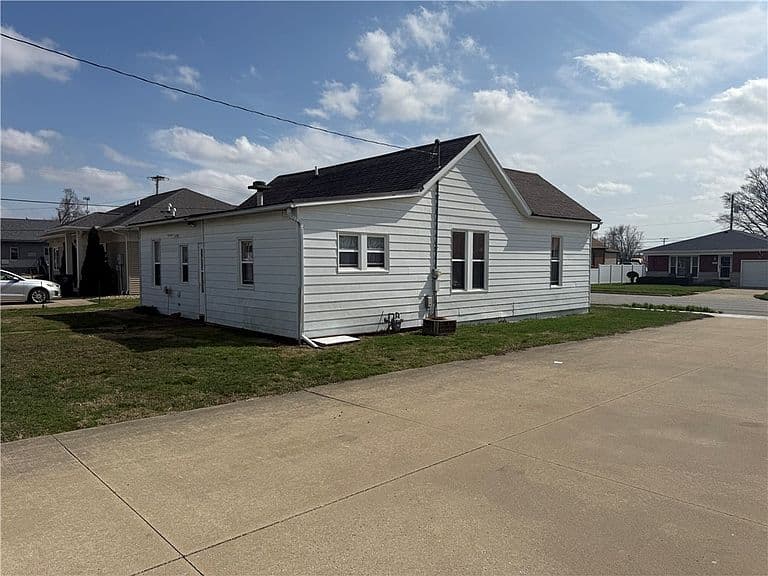 Listing photo 3