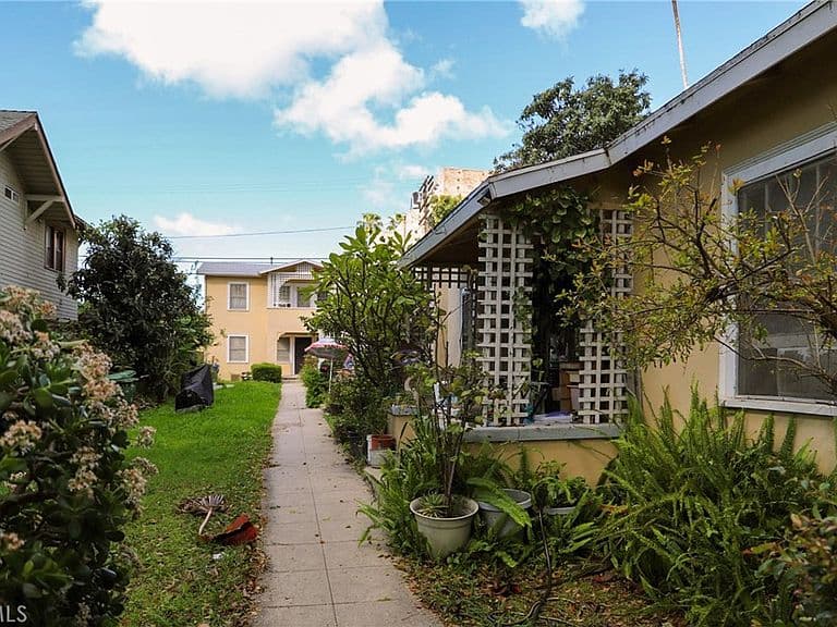 Listing photo 5