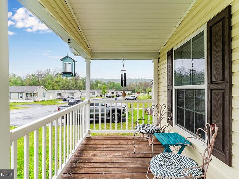 Listing photo 4