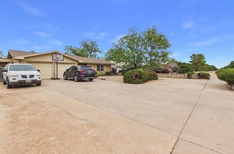 Listing photo 4