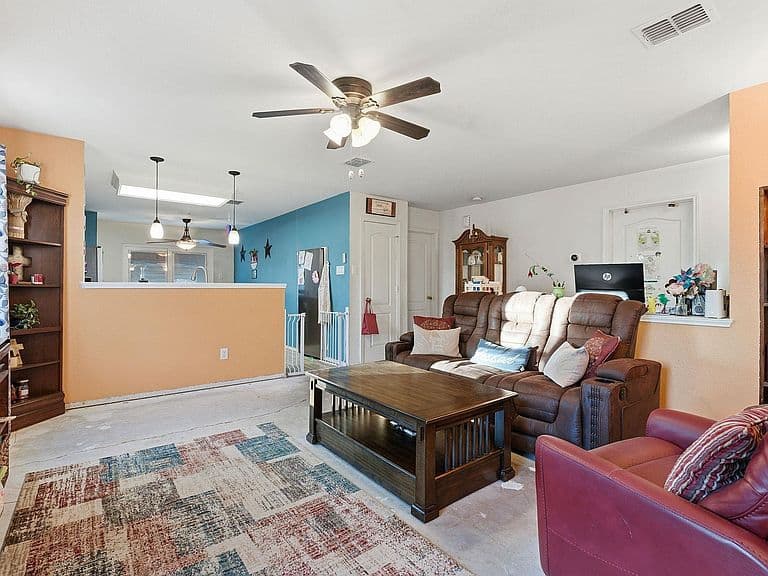 Listing photo 5