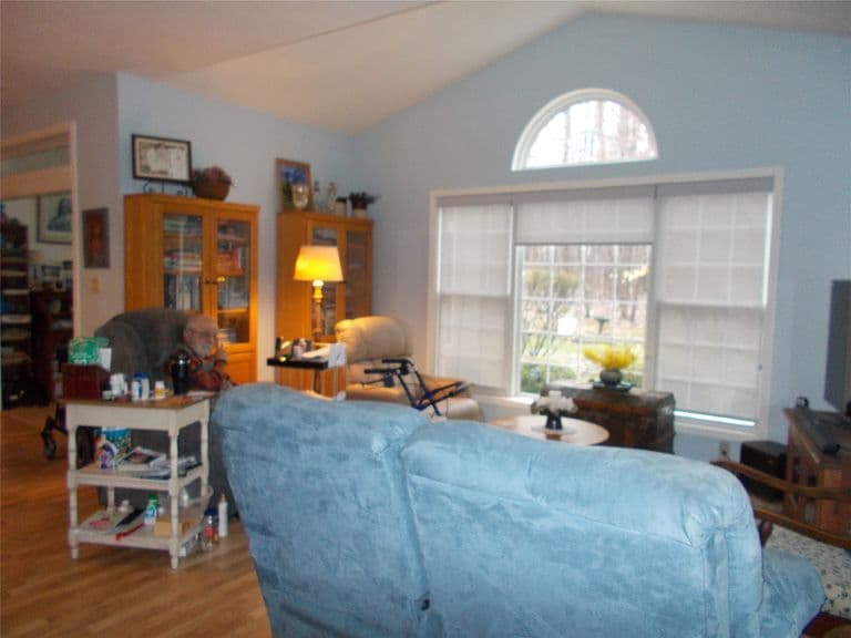 Listing photo 3