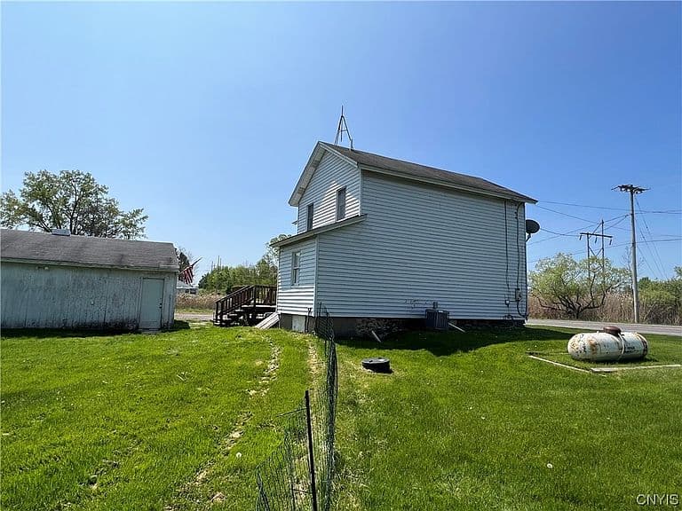 Listing photo 3