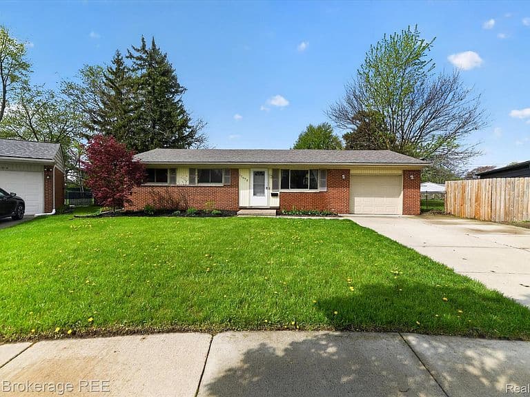 Listing photo 3
