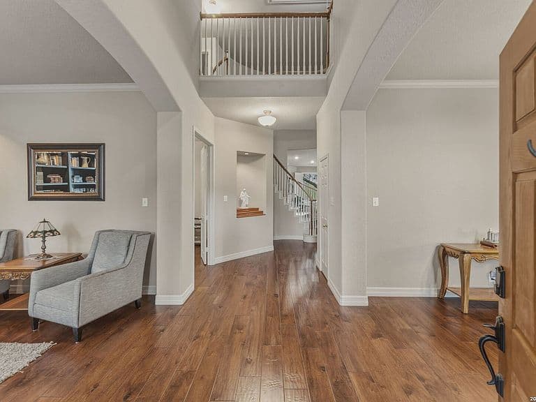 Listing photo 2