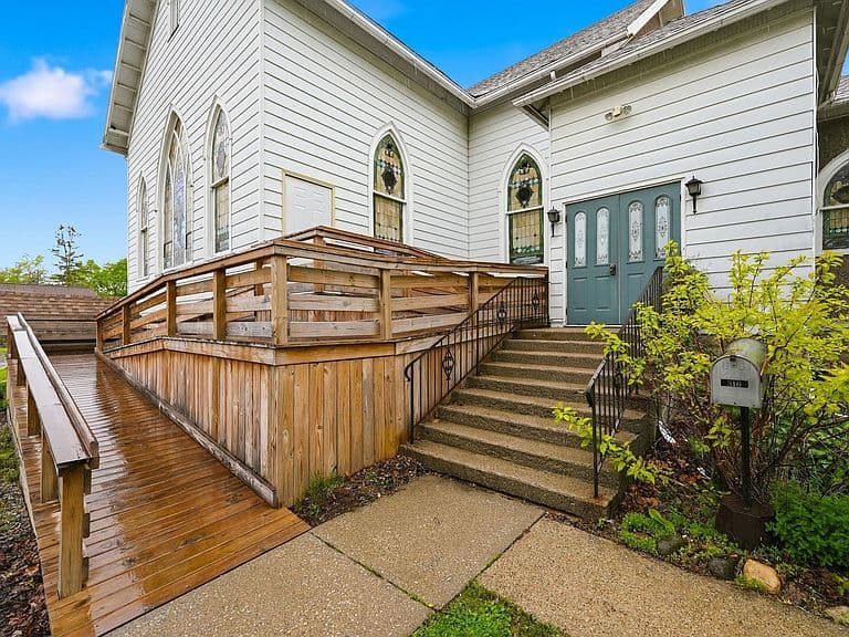 Listing photo 2