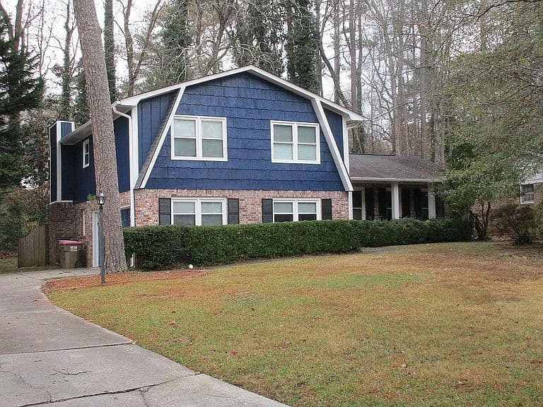 Listing photo 2
