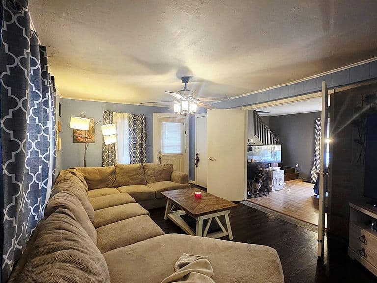 Listing photo 2