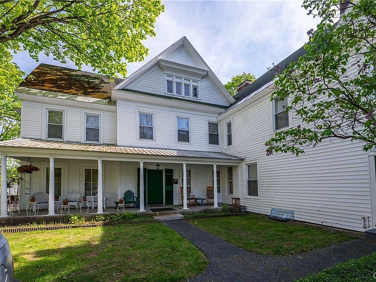 Listing photo 4